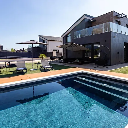 Porta - Pool And Villa