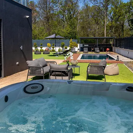 Villa Porta - Pool And